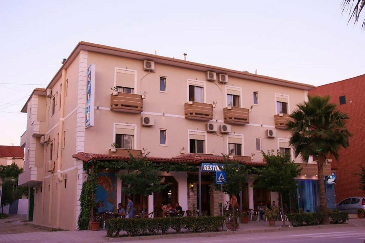 Hotel 4 Stinet Vlore Exterior photo